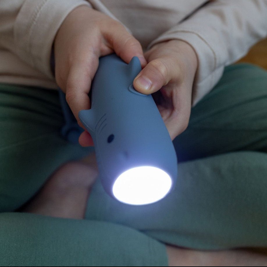 Rabbit & Friends lommelygte til børn - Haj - Eventyrtid